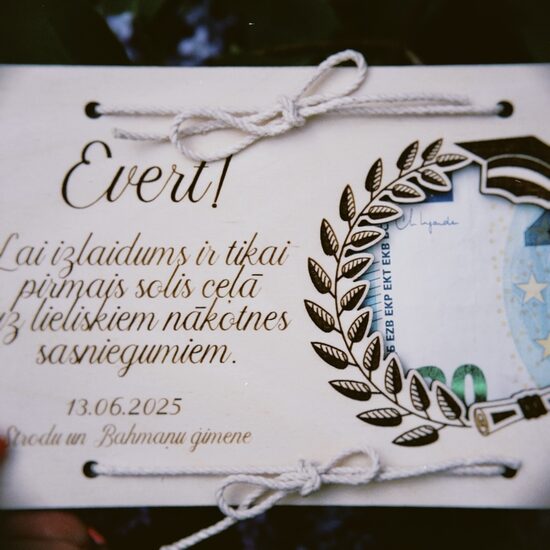 Naudas koka aploksnes